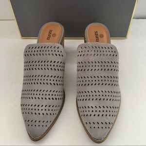NWOT-SUSINA- GREY SUEDE BOOTS